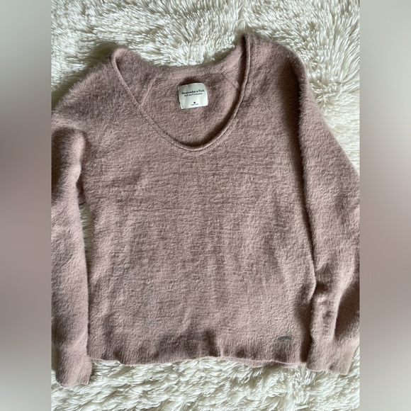 #225 A&F Women’s Fuzzy Soft Collection Sweater Size M - Picture 2 of 6
